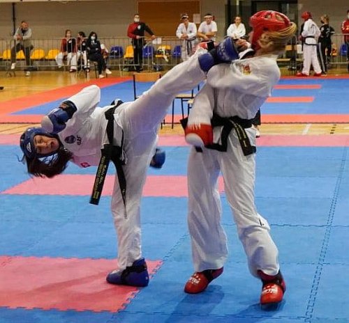Treningi taekwon-do w Szkole Podstawowej nr 2 w Świerklanach